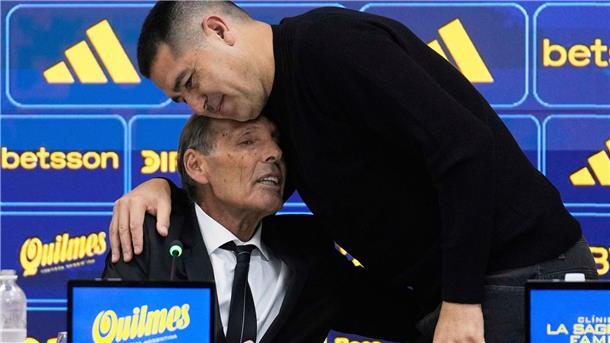 Boca-Juniors-Trainer Russo gestorben Boca-Juniors-Trainer Russo und Club-Präsident Riquelme bei einer Pressekonferenz.