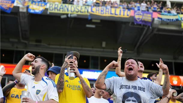 Bayern aufgepasst: Wilder Wut-Auftritt von Maradonas Erben Bocas 12. Mann - das Stadion in Miami war in argentinischer Hand.