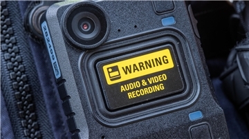 Bodycams sind kleine Kameras, die am Körper getragen werden. 