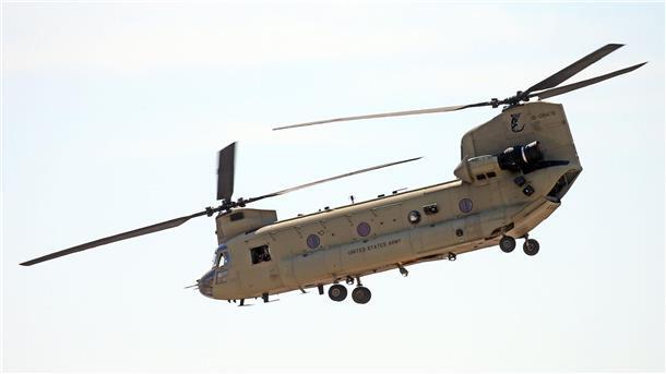 Chinook-Helikopter für Deutschland: USA stimmen Verkauf zu Boeing-Helikopter vom Typ CH-47 Chinook während eines Flugs auf der Internationalen Luft- und Raumfahrtausstellung ILA im Juni vergangenen Jahres.