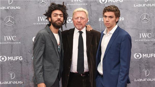 Boris Becker (m) mit seinen Söhnen Noah (l) und Elias (r) bei der Verleihung der Laureus World Sports Awards 2020 in Berlin.