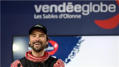 Boris Herrmann, Skipper aus Deutschland, lächelt während einer Pressekonferenz der neunten Auflage der Vendee Globe Weltumsegelung 2020/2021, nachdem er mit seiner Jacht vor der Küste von Les Sables d'Olonne die Ziellinie überquert hat.