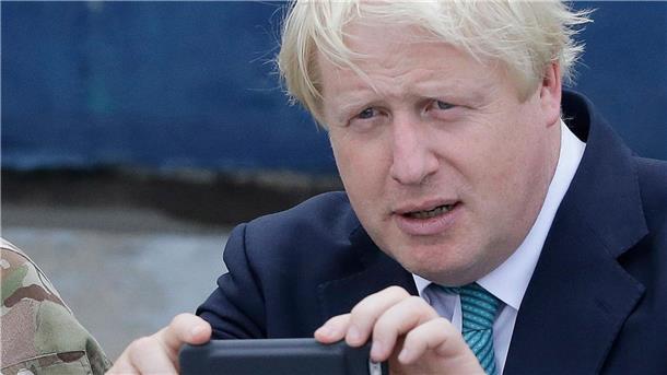 Boris Johnson muss sich an den Zugangscode für sein Handy erinnern.