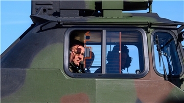 Boris Pistorius beim Besuch der Streitkräftebasis der Bundeswehr in Mahlwinkel.