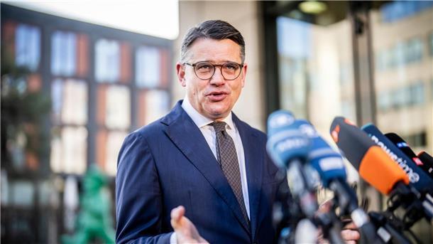 Rhein will konsequenter gegen Islamisten-Demos vorgehen Boris Rhein findet es wichtig, die zuständigen Behörden personell und fachlich bestmöglich aufzustellen.