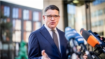 Boris Rhein findet es wichtig, die zuständigen Behörden personell und fachlich bestmöglich aufzustellen.