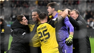 BVB-Boss lobt Kobel und sieht neues Wir-Gefühl beim BVB Borussia Dortmund bejubelt den Einzug ins Pokal-Achtelfinale.