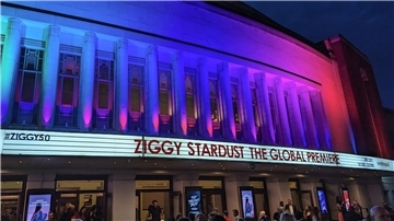 Bowie hatte am 3. Juli 1973 das historische letzte Konzert unter seinem Alias Ziggy Stardust mit der Band Spiders From Mars gegeben.