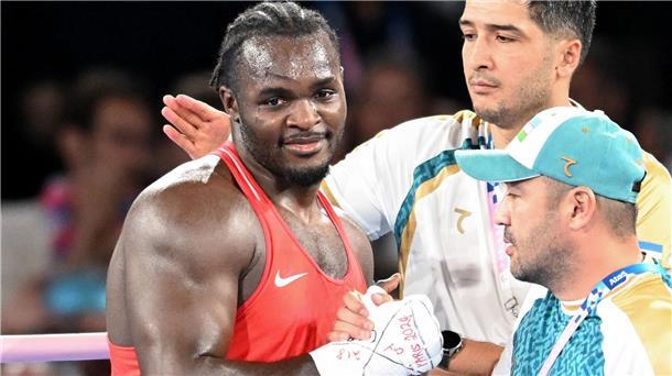 Bronze-Boxer Tiafack erhält „Vorgeschmack“ auf Profikarriere Boxer Nelvie Tiafack kann trotz des verpassten Finaleinzugs lächeln.