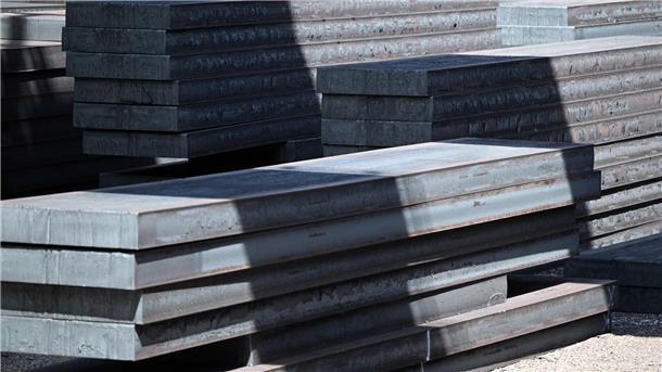 Brammen sind Metallblöcke, aus denen zum Beispiel Bleche hergestellt werden.