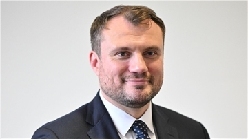 Brandenburgs Wirtschaftsminister Daniel Keller (SPD) wirbt mit einer neuen Kampagne für Zuzüge aus Westdeutschland. (Archivbild)
