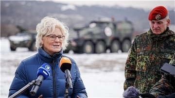 „Brauche verlässliche Systeme und nicht welche, die ich irgendwann in 2025 vielleicht einsetzen kann“: Verteidigungsministerin Christine Lambrecht.