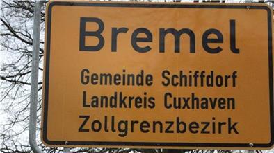 Bremel oder Bramel? Das neue Ortsschild trägt den falschen Namen.