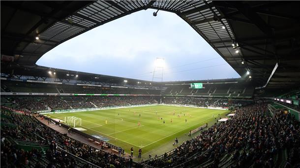 Hemelingen gegen Wolfsburg im Weserstadion Bremen-Ligist SV Hemelingen spielt seine Begegnung im DFB-Pokal im Weserstadion.