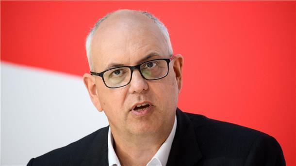 Bremens Bürgermeister will wieder heiraten Bremens Bürgermeister Andreas Bovenschulte (SPD) spricht bei einer Pressekonferenz.