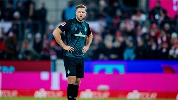 Bremens Niclas Füllkrug ärgert sich über die schlimme Niederlage in Köln.