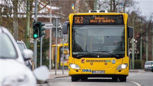 Bremerhaven Bus zwischen Corona, Spritpreisen und neuem Ticket Bremerhaven Bus fährt aktuell durch unruhige Zeiten. Erst die Einnahmenausfälle durch die Corona-Pandemie, nun die gestiegenen Dieselpreise und die neue Herausforderung, wie das Neun-Euro-Ticket umzusetzen ist.