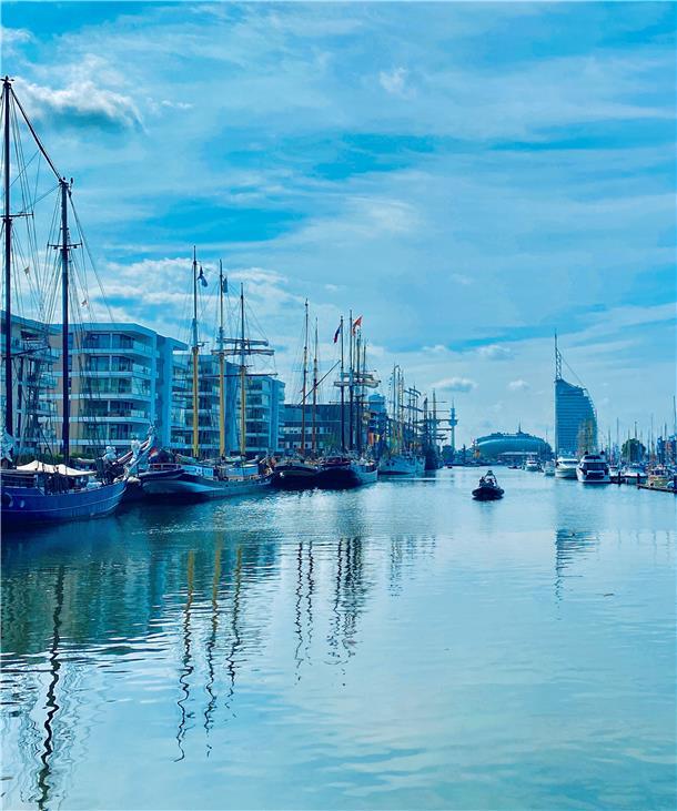So magisch fotografieren unsere Influencer die Maritimen Tage Bremerhaven - die blaue Stadt.