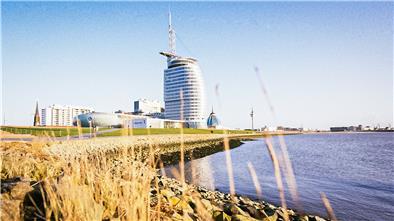 Bremerhaven war schon für einige Künstler eine Inspiration. Hier hat Fotograf Arnd Hartmann den Charme der Seestadt in einem analogen Foto eingefangen. Aber auch Musiker haben sich immer wieder mit der Stadt beschäftigt.