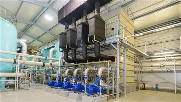 Bremerhaven wird von drei Wasserwerken mit Frischwasser versorgt. Weil zwei davon auf niedersächsischem Grund stehen (darunter dieser Neubau in Bexhövede), macht sich die verdoppelte Wasserentnahmegebühr in Niedersachsen auch in der Stadt bemerkbar.