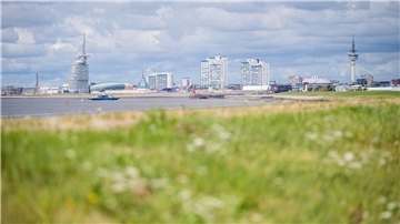 Bremerhavens Skyline kann sich sehen lassen und wird auch auf Shirts gedruckt. Foto: Hartmann
