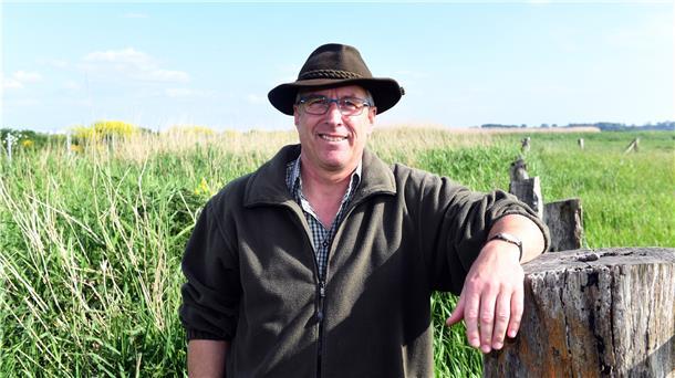 Bremerhavens Stadtjägermeister Holger Bartels erschoss vergangene Woche ein Reh in der Weser. Im Netz bekommt er dafür einen Shitstorm ab.