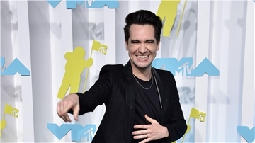 Brendon Urie von Panic! At The Disco bei den MTV Video Music Awards 2022.