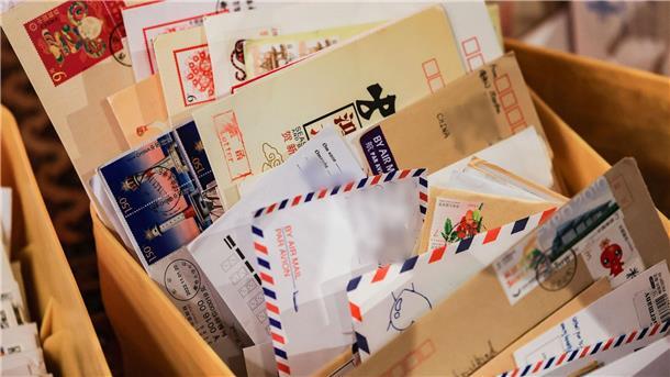 Das Christkind hat schon jetzt viel zu tun Briefe aus aller Welt sind in der Christkindpostfiliale der Deutschen Post eingegangen.