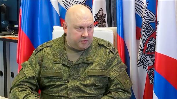 Britische Geheimdienste berichten, russische Generäle würden spezielle Einheiten gegen eigene Soldaten einsetzen - um diese an der Fahnenflucht zu hindern. (Im Bild: Sergej Surowikin, Kommandeur der Gemeinsamen Truppengruppe im militärischen Sondereinsatzgebiet)