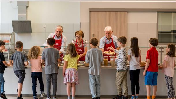 Verein „Brotzeit“ sucht Frühstückshelfer für zwei Bremerhavener Schulen Brotzeit Barbara Gandenheimer
