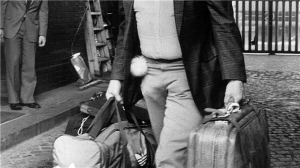 Bubi Scholz verlässt die Strafanstalt Berlin-Tegel.