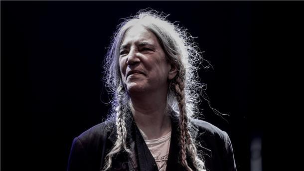 „Buch der Tage“: eine Begegnung mit Patti Smith, ihrem Leben, ihren Bildern, ihren Erinnerungen.