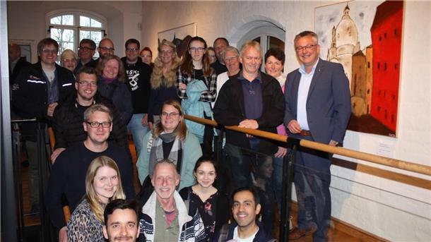 Bürgermeister Andreas Wittenberg (rechts) begrüßte 34 Neubürgerinnen und Neubürger während des Neubürgerempfanges in der Burg.