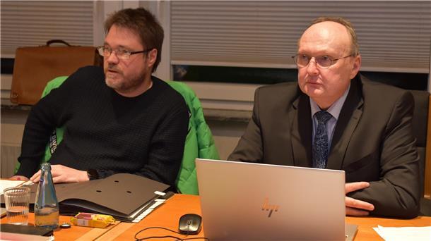 Bürgermeister Harald Stindt (parteilos, rechts) und Ratsvorsitzender Michael Sanders (FDP) in der ersten Stadlander Ratssitzung im neuen Jahr. 
