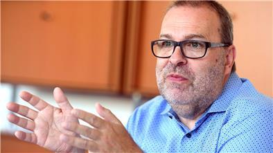 Bürgermeister Thorsten Krüger (SPD) tut alles, um die Bürger in der Stadt Geestland zu schützen. Einige Lockerungen sieht er eher kritisch.