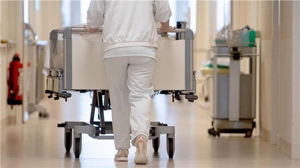Krankenkassen für stärkere Konzentration des Kliniknetzes Bund und Länder ringen um eine Neuaufstellung der Krankenhäuser. Sie soll über mehr Spezialisierung auch die Qualität verbessern.