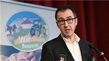 Bundesagrarminister Cem Özdemir bei der Kundgebung in Ellwangen.