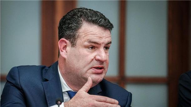 Reformpläne beim Bürgergeld für Jobverweigerer umstritten Bundesarbeitsminister Hubertus Heil hat der Bundesregierung vorgeschlagen, Sanktionen für Bürgergeld-Empfänger zu verschärfen, die immer wieder zumutbare Arbeitsangebote ablehnen.