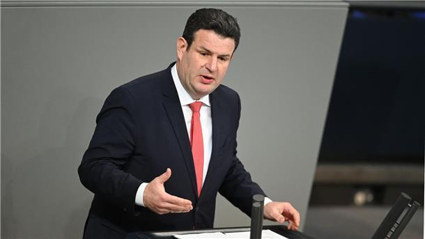 Minister Heil: Rentenbeiträge steigen erst nach 2025 leicht Bundesarbeitsminister Hubertus Heil will die gesetzliche Rente „langfristig stabilisieren“.