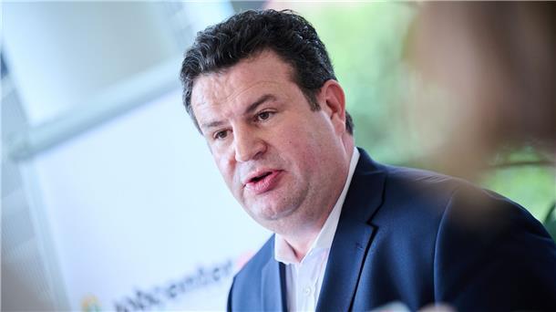 Bundesregierung will Fachkräfte im In- und Ausland gewinnen Bundesarbeitsminister Hubertus Heil will mehr Fachkräfte für den deutschen Arbeitsmarkt gewinnen.