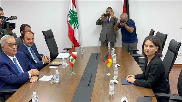 Bundesaußenministerin Annalena Baerbock trifft in Beirut den geschäftsführenden Außenminister Abdallah Bou Habib.