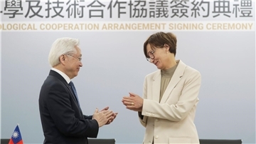 Bundesbildungsministerin Bettina Stark-Watzinger trifft ihren taiwanesischen Amtskollegen Tsung-Tsong Wu in Taipeh.