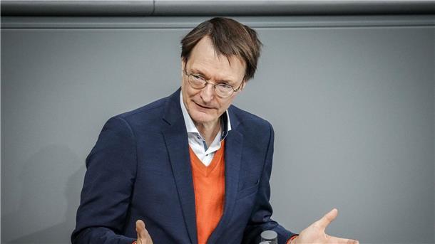 Was bringen das E-Rezept und die E-Patientenakte für alle? Bundesesundheitsminister Karl Lauterbach spricht im Bundestag über die Digitalisierung im Gesundheitswesen.
