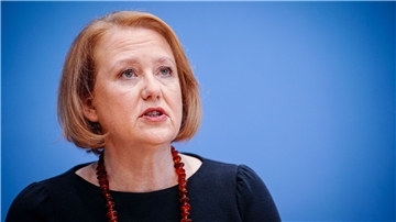 Bundesfamilienministerin Lisa Paus bei einer Pressekonferenz.