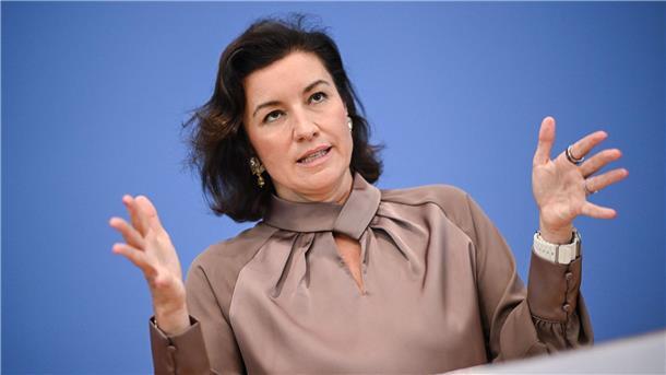 Deutschland zieht immer mehr ausländische Studierende an Bundesforschungsministerin Dorothee Bär (CSU) bei der Präsentation der Ergebnisse.