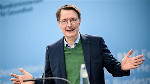 Habeck und Lauterbach im viralen Video: Wärmepumpe kaufen - Tempolimit umgehen Bundesgesundheitsminister Karl Lauterbach ist auch von den Deepfake-Video betroffen.