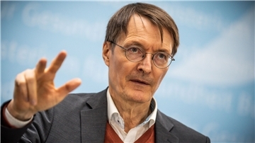 Bundesgesundheitsminister Karl Lauterbach (SPD) bei einer Pressekonferenz in Berlin.