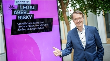 Bundesgesundheitsminister Karl Lauterbach spricht im Interview über die Cannabis-Reform.