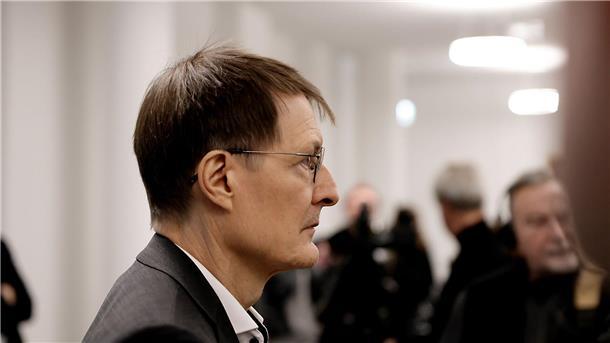 Kritik an Lauterbach-Plan gegen Homöopathie auf Kassenkosten Bundesgesundheitsminister Karl Lauterbach will die Finanzierung homöopathischer Behandlungen durch gesetzliche Kassen streichen - damit stößt er auf teils heftige Kritik.