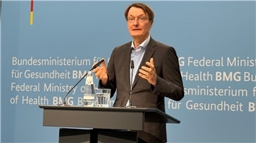Bundesgesundheitsminister Lauterbach hat dem Kabinett eine Regierungsverordnung zur Anhebung des Pflegebeitrags zugeleitet.